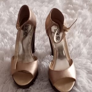 Matte gold 6 inches heels.